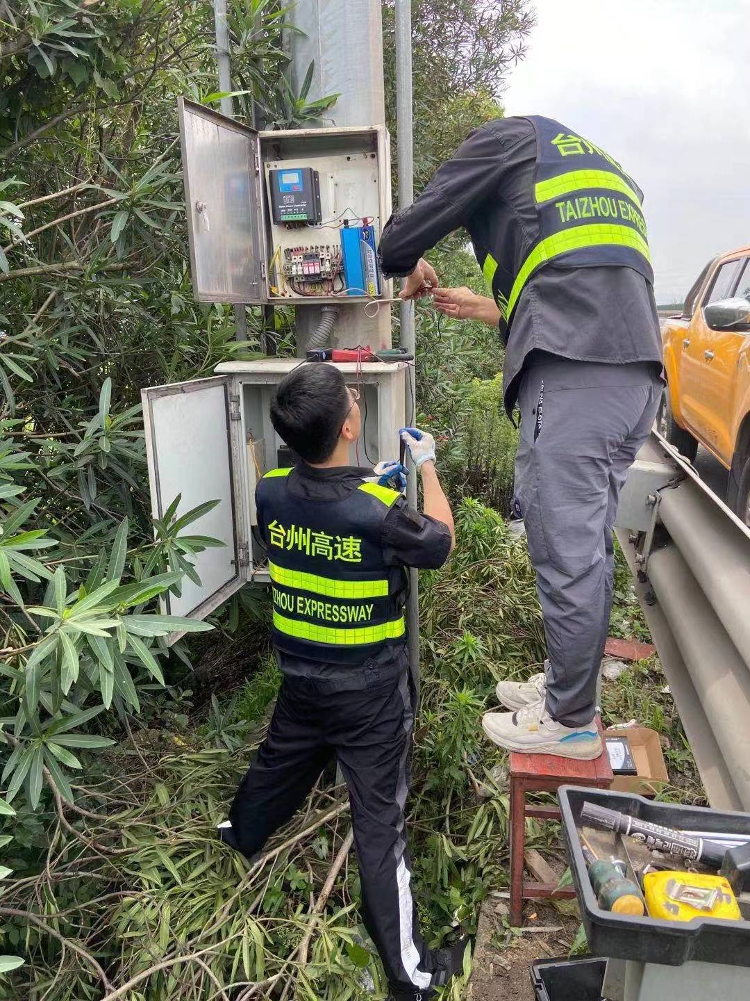 1656469110172587.jpg 對(duì)沿線攝像頭檢修.jpg